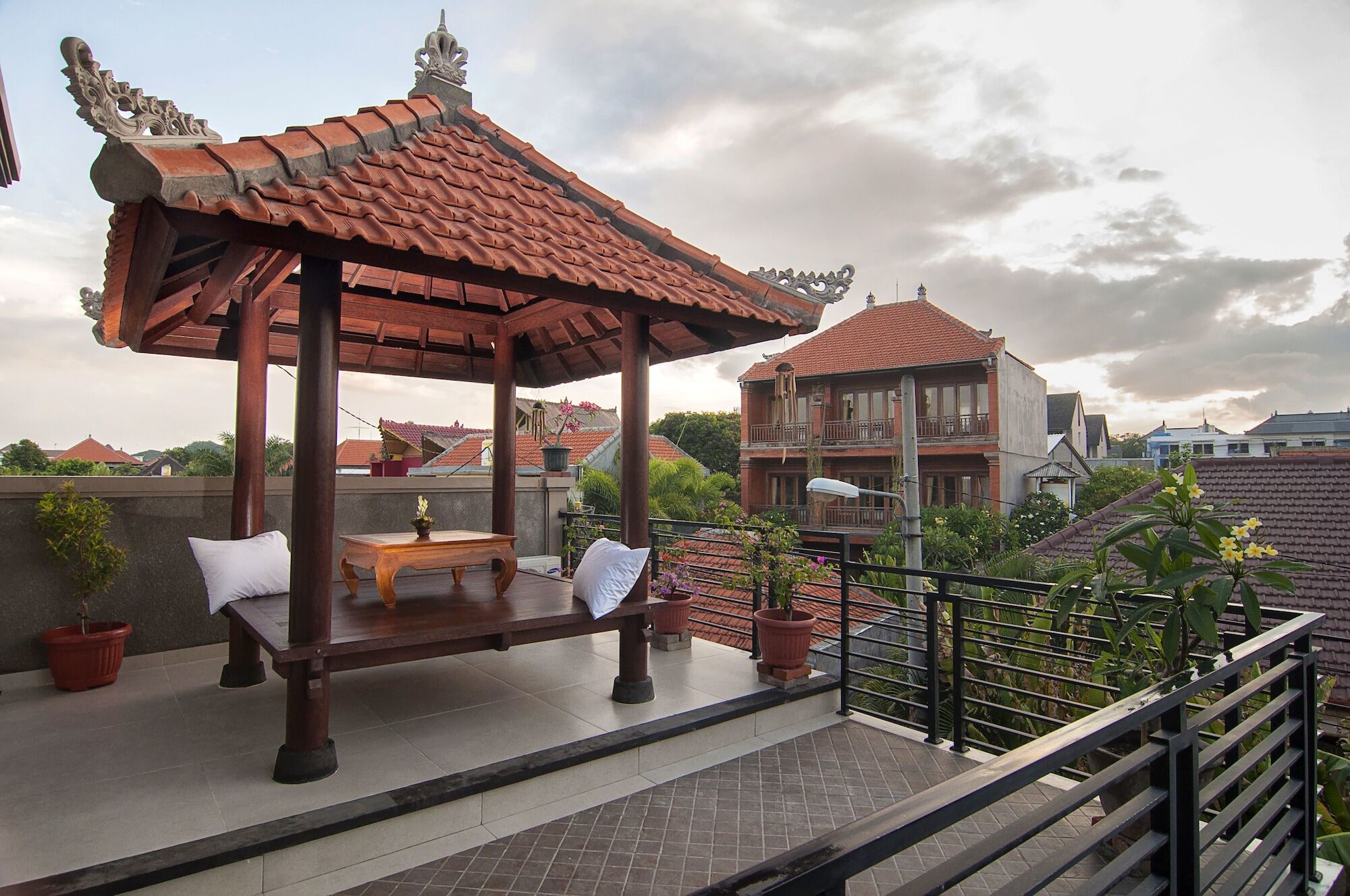 Suwardika Homestay & Dormitory ซานูร์ ภายนอก รูปภาพ